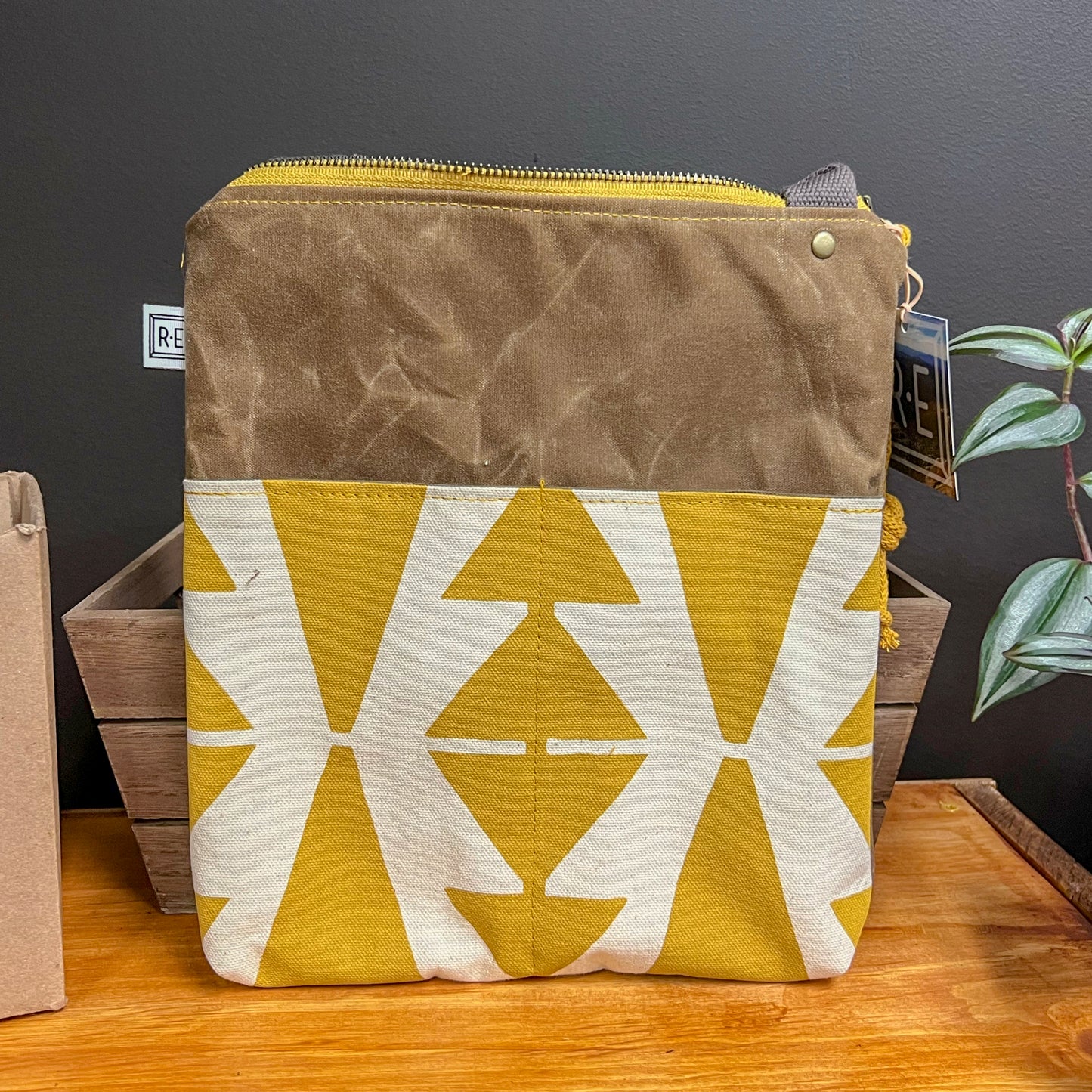 Weekdayer Crossbody Bag
