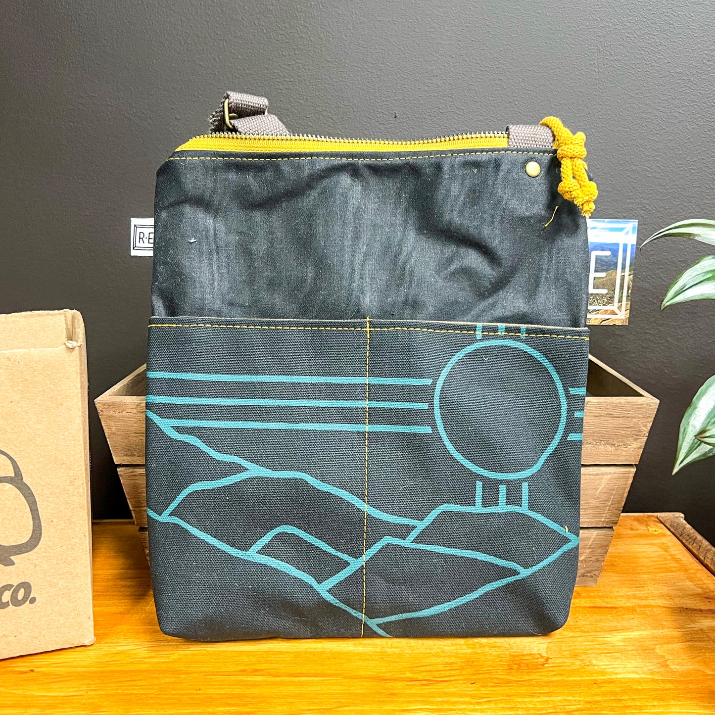 Weekdayer Crossbody Bag